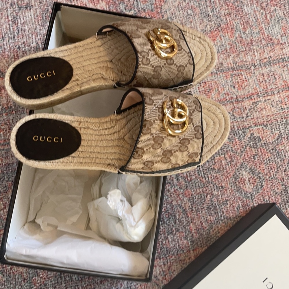 Gucci like new worn once sandals - Picture 9 of 9